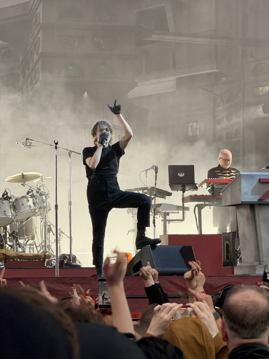 tonymcguire's tweet photo. MCR putting on a show for the ages in Glasgow. Long live the Black Parade! 
🔥🔥🔥
It had a piper, executions and Ambulance - all the ingredients of a braw night out
#spicebag #BlackParadeXX https://t.co/J7Bb5NzL70
