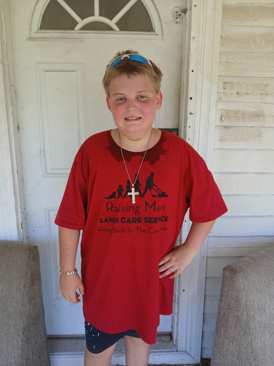 iamrodneysmith's tweet photo. Even though it’s a holiday  Braden of Arkansas City, Kansas who is taking part in our 50 yard challenge  wanted to make sure he gets a few lawns in. He’s so close to finishing now and on the final few lawns. https://t.co/h80cqqyEzt
