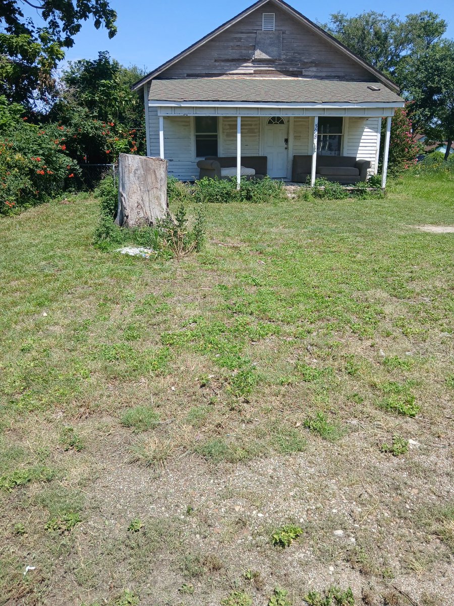 iamrodneysmith's tweet photo. Even though it’s a holiday  Braden of Arkansas City, Kansas who is taking part in our 50 yard challenge  wanted to make sure he gets a few lawns in. He’s so close to finishing now and on the final few lawns. https://t.co/h80cqqyEzt