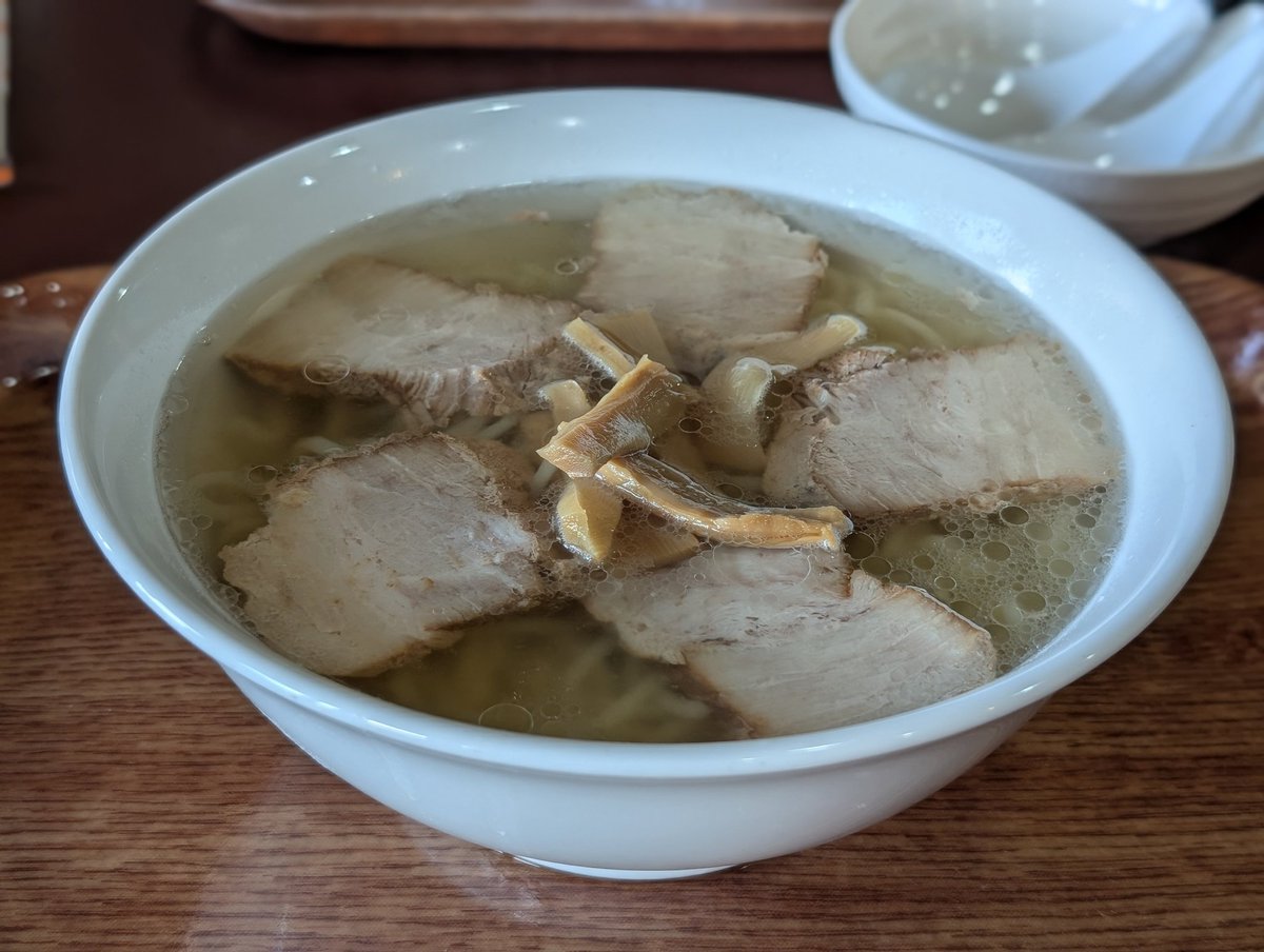 RX_93's tweet photo. 昨日は磐梯あたりを走って、めっちゃウマい山塩ラーメン食べて、綺麗な景色みてめっちゃリフレッシュ✨
ロナっちは可愛いのに楽しい(*´ω｀*)💕
磐梯あたりはホント走りやすいのに楽しい道でいいなぁ https://t.co/G2BzZ4OvLU