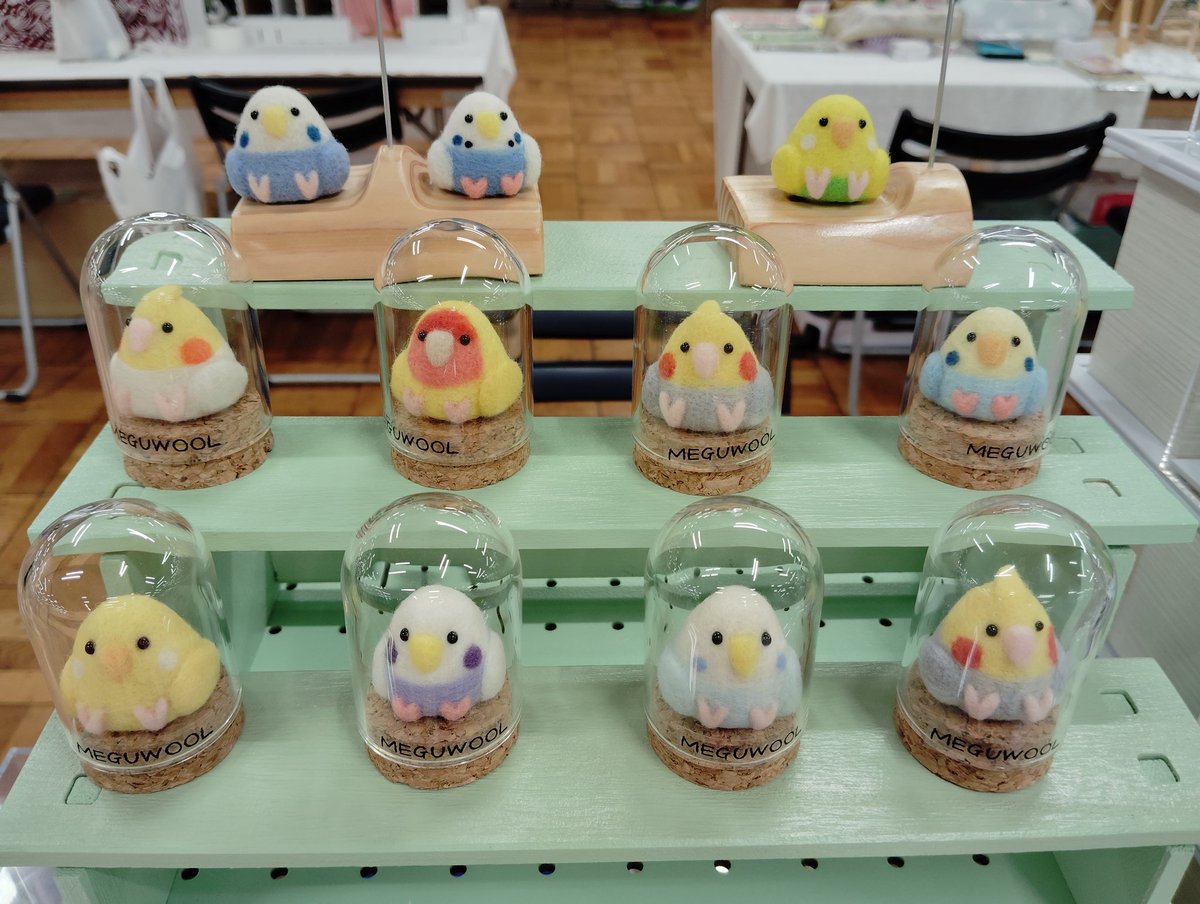 MEGUWOOL's tweet photo. 鳥フェス浅草２日目！
★10:00〜15:00です🐦️✨️お待ちしております♫そして浅草寺でおみくじ引いたら大吉がでました！朝から運を使い果たしましたw
#鳥フェス浅草
#羊毛フェルト
#大吉 https://t.co/HkoIFO5FfM