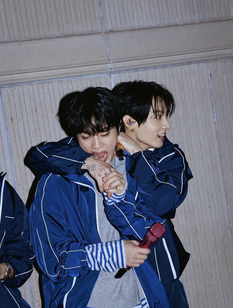jk_hnp__'s tweet photo. 最近のジンさんの投稿ジョングク率高くないですか？非常に助かります https://t.co/dOmXbXyVKJ