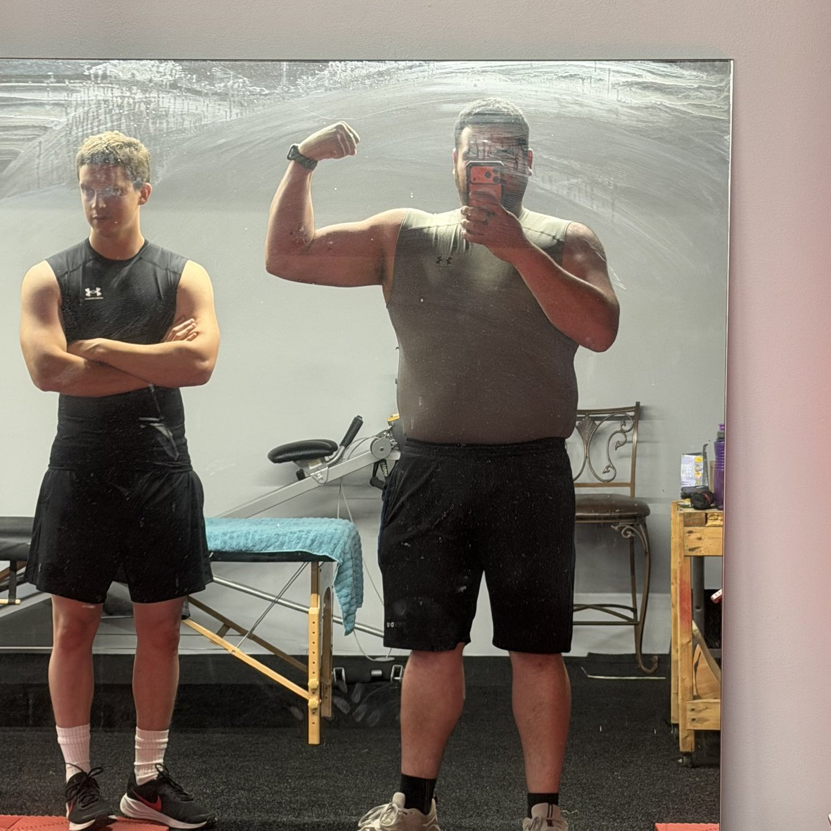 Skyhawk_JD's tweet photo. This big #bara wishes you all a happy July 4th!
#weightlifting #muscularman #strongman #himbo #gym #workout #muscles #july https://t.co/0jt4sQUSqa