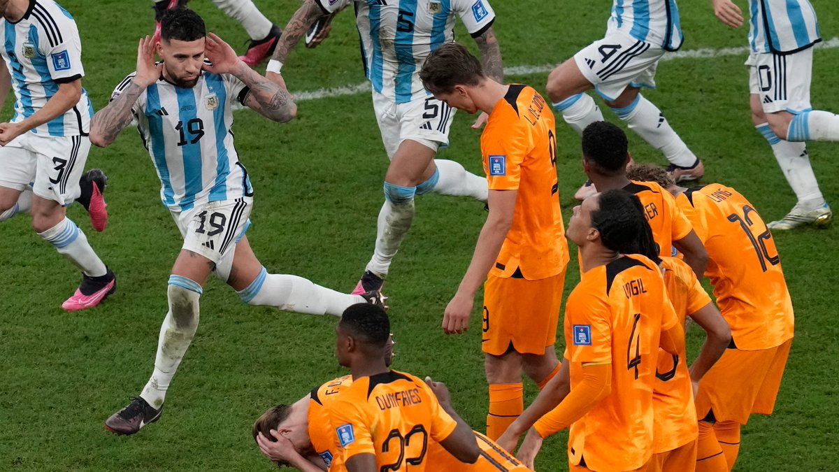 ManyaMiVida1981's tweet photo. @frabigol Salame, vos te olvidas de Otamendi contra Países bajos en 2022. Gil a pedal.
Son un país de mierda. Agrandado. Pero así están. Hechos mierda hace 40 años, por creídos fueron a pelear con Inglaterra, y no duraron ni una puesta de sol. Bobos https://t.co/F1KOm78uCP