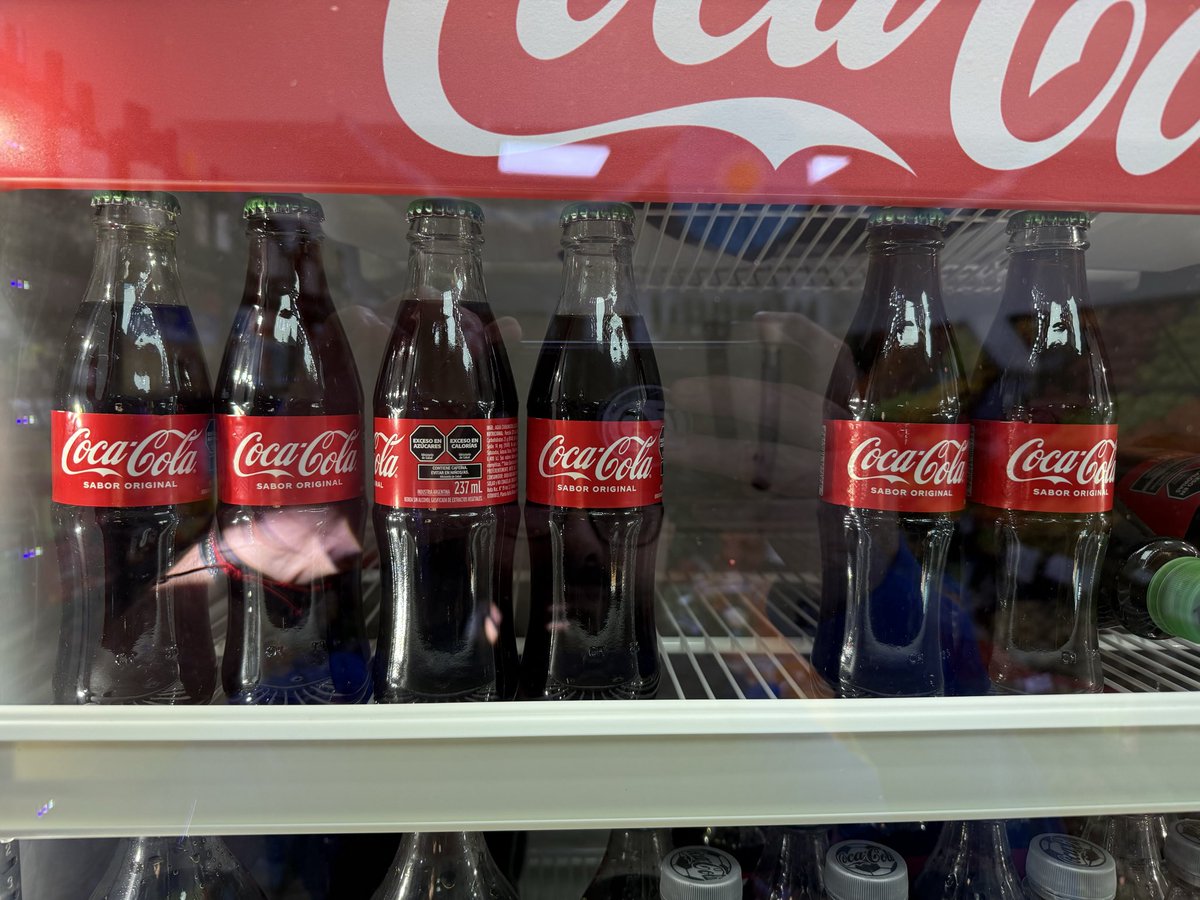 _SebaOrtega's tweet photo. Pregunta para los que toman @CocaCola , esto es normal ?, Miren los niveles… https://t.co/rpjMlzd9qV