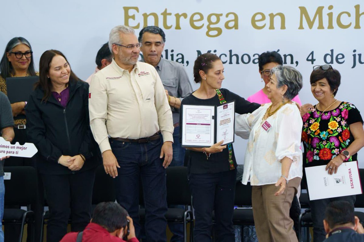 jabnelym's tweet photo. Un honor acompañar a la Presidenta de México @Claudiashein a la entrega de casas del #INFONAVIT, escrituras del #INSUS y liquidaciones de crédito del @FOVISSSTEmx como acciones del Plan Michoacán por la Paz y la Justicia. Desde el #FOVISSSTE contribuimos para que no haya deudas injustas y los créditos sean pagables, esto es justicia social para las y los trabajadores al servicio del Estado.