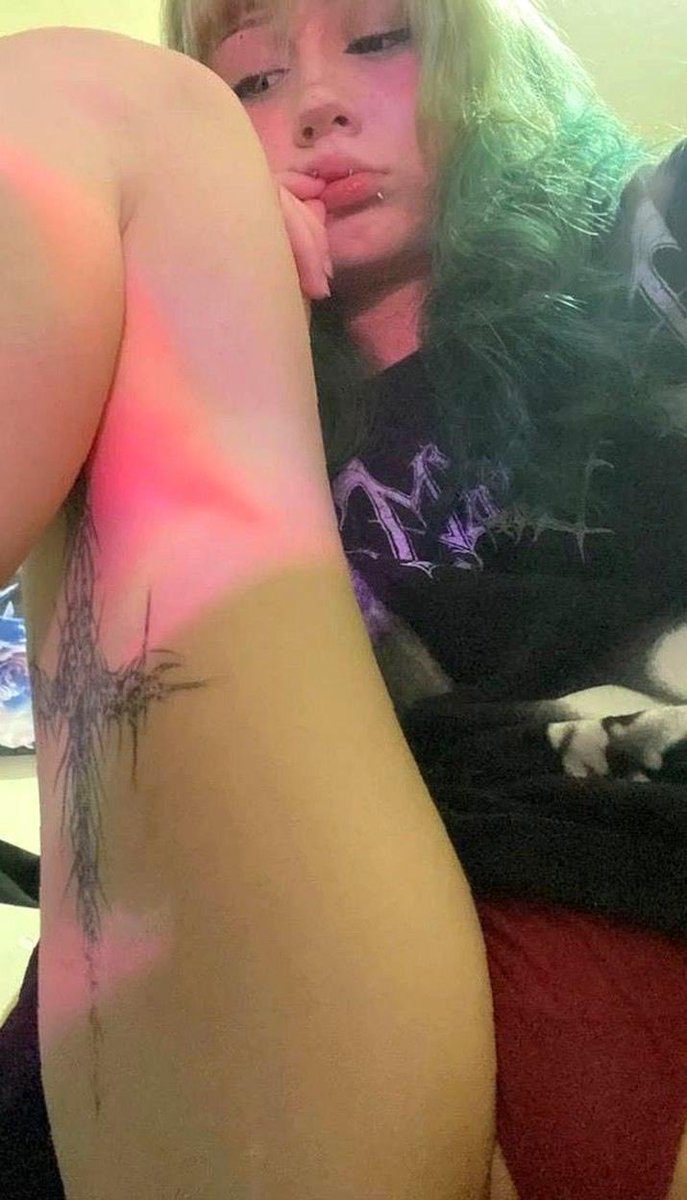 dynamittens's tweet photo. introduction.ೃ࿔ ㅤꨄ︎

♡ 19,she/her
♡ egirl
♡ straight, sub
♡ virgin
♡ perverted &amp; weird 
♡ student

new to nsfwtwt

i dream of belonging to someone 
♡ to be moots 

#nsfwtwtًً  #nsfw https://t.co/htUAuCfKXi