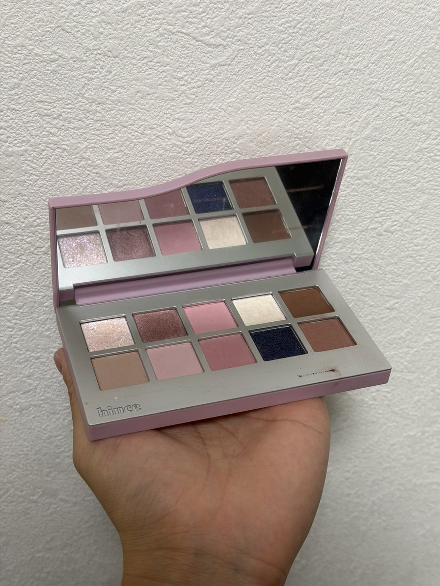 ray_cosme_'s tweet photo. 今日はillitの『時よ止まれ』を聞いたので

「ブルーシャドウでmake up」 https://t.co/3ipqtlHNQK