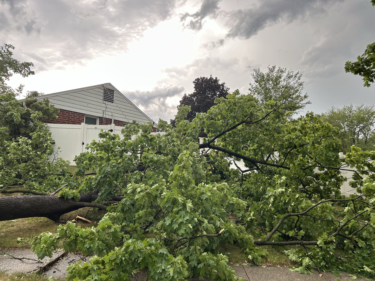 r_mesure's tweet photo. @WGAL my house in Mechanicsburg off Trindle Road https://t.co/VQlfKoUPaX