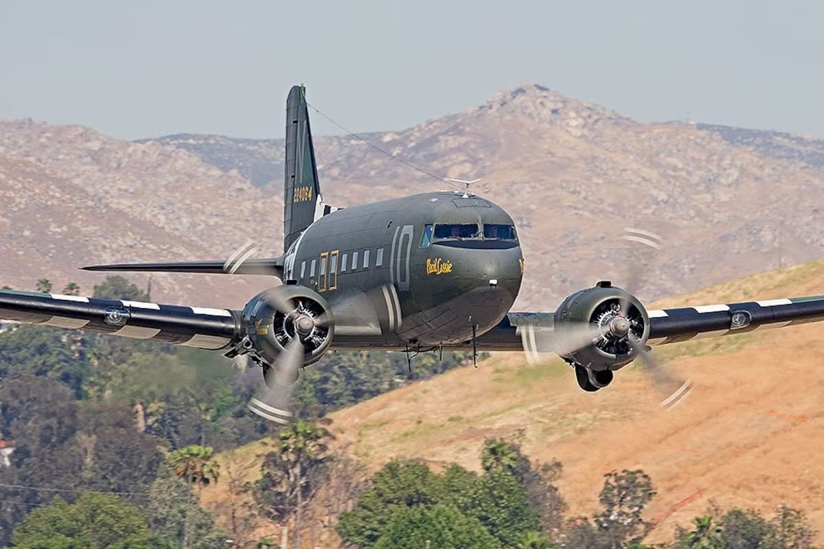 kennedy_case_'s tweet photo. C-47 ‘Air Train’ transport aircraft https://t.co/bzHQU1xZVR