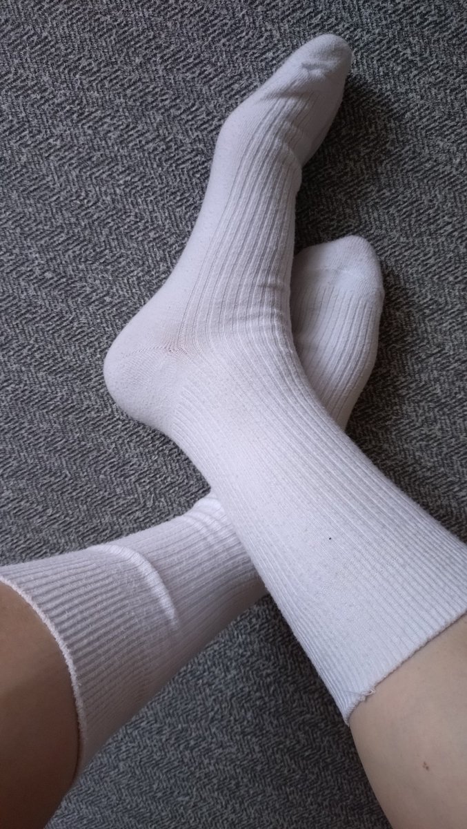 Wh_socks's tweet photo. 雨で蒸し蒸しする。苦手やわ。
ルーズな感じも、だらしなさ感で、評価する。
俺だけ？ https://t.co/gWSLgGxtDr