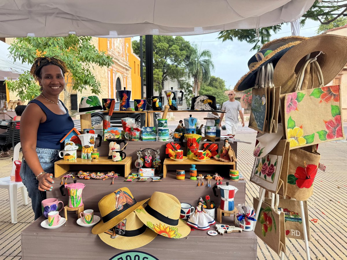 TurismoRD's tweet photo. ¡Pero esto no termina aquí! MACHÉ MACHÉ nos trae salsa para recibir el primer sábado de julio con ritmos caribeños. ¡Nos vemos a las 9:00 pm en el Parque Duarte! 🎉
🗓️Hasta el 30 de agosto.
#DalePaTuCiudadColonial
#Turizoneando #CiudadColonial #TurismoEnCadaRincón https://t.co/dt9qk3BglN