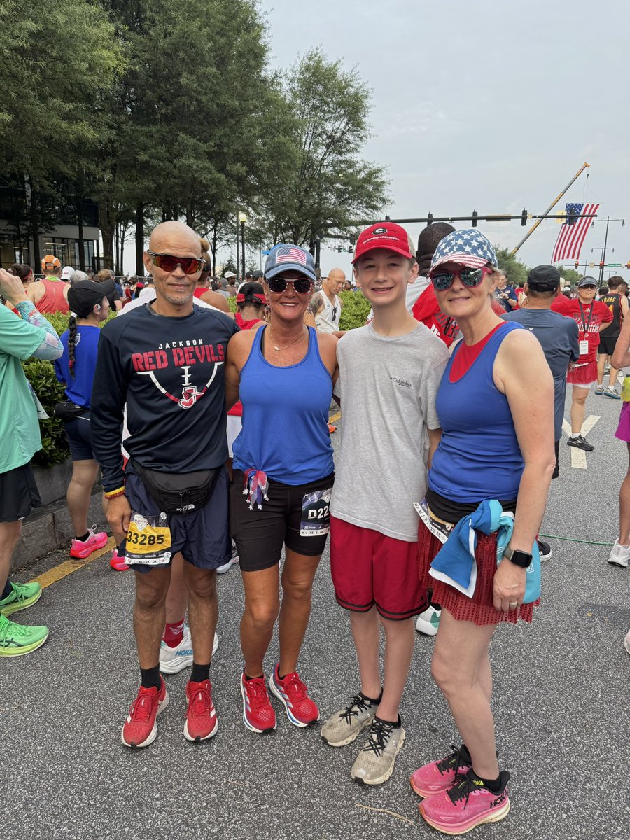 ThemDawgsHell11's tweet photo. Someone said that there is a peachtree road race going on this morning in Atlanta. So I had to see for myself. #ItsYourRace #ItsYourPace #StrivingAndMotivation #NoOneIsLeftBehind #MeetYouAtTheFinishLine πΊπΈ ππββοΈπββοΈπββοΈπββοΈπββοΈππΏββοΈππΏββοΈπ¨β€οΈπ€ππͺπΏπͺπ― @peachtreerr @adidasfootball @adidas https://t.co/aXpVftKWC9