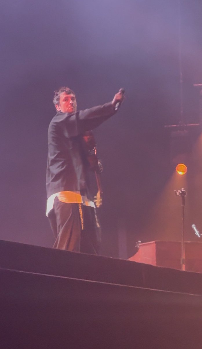 ₊⁺ Wika ⊬ HELD THE JOSHLER FLAG AT RW tweet media