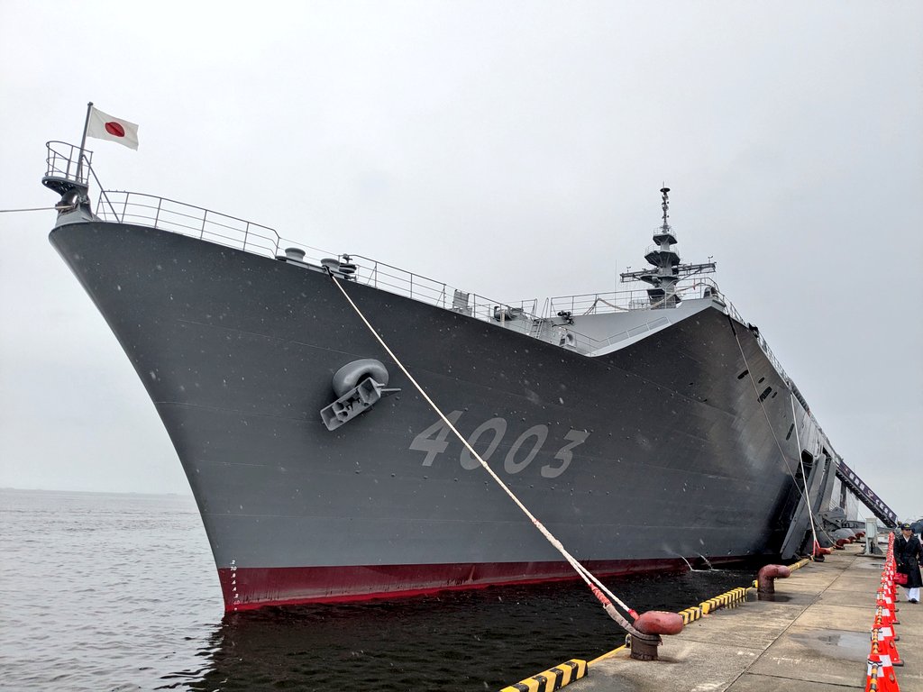fz300us's tweet photo. 入場開始　わりと雨 笑

#海上自衛隊
#阪神基地サマーフェスタ https://t.co/0z1jS4KFbh