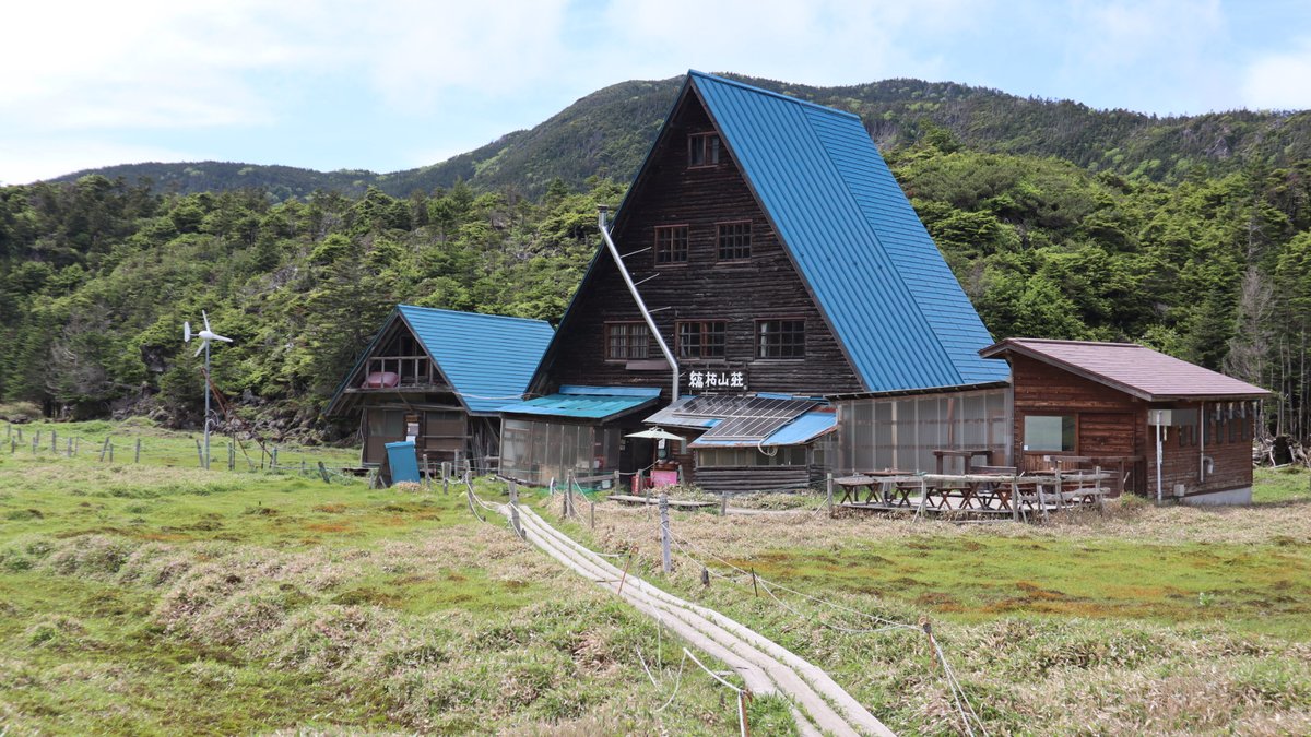 tekarii's tweet photo. 北八ヶ岳を坪庭から北横岳、三ツ岳、雨池山、縞枯山荘と登ってきました。三ツ岳は岩稜帯の鎖場あり滑落注意でした😅 https://t.co/DbFurhRlou