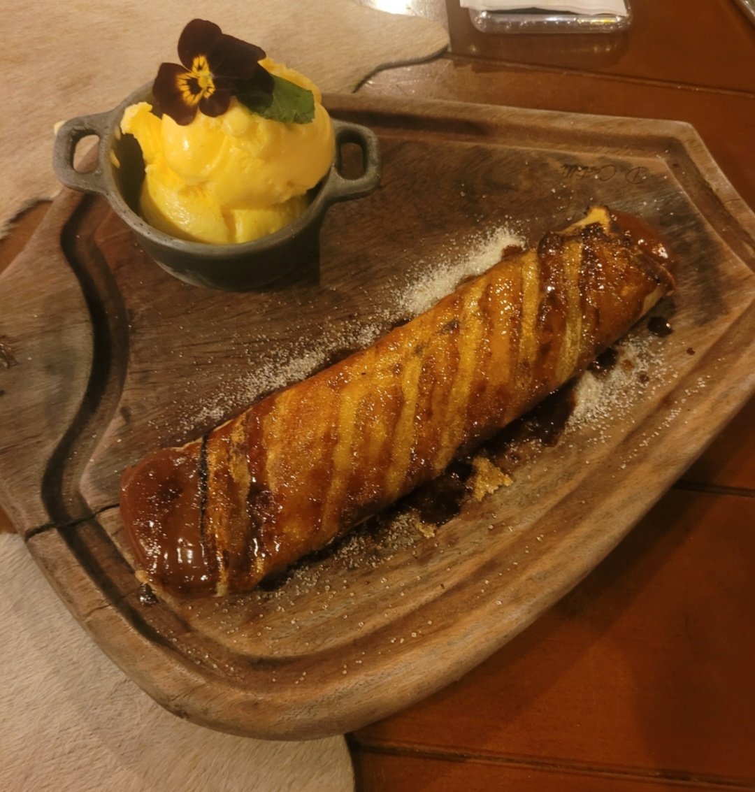 AnaLusaD1's tweet photo. The best pancake I ever ate, w/ caramel and doce de leite (Idk how you'd call it in english😅)
Hot chocolate!
A bathtub full of lavender I saw at a store
A park with miniatures that had a lot of easter eggs, like Mr. Darcy and Elizabeth+
#SaveLockwoodandCo
#JustRecklessEnough https://t.co/u8YqGp4jeN
