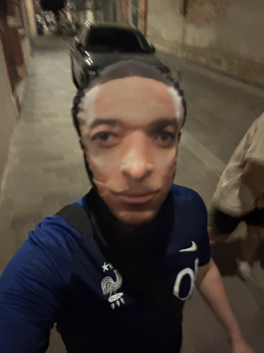 gsbin19's tweet photo. je met mon masque a chaque match de l'edf a partir du moment ou mbappe marque (on a pas perdu encore) https://t.co/TxNgaLfSrd
