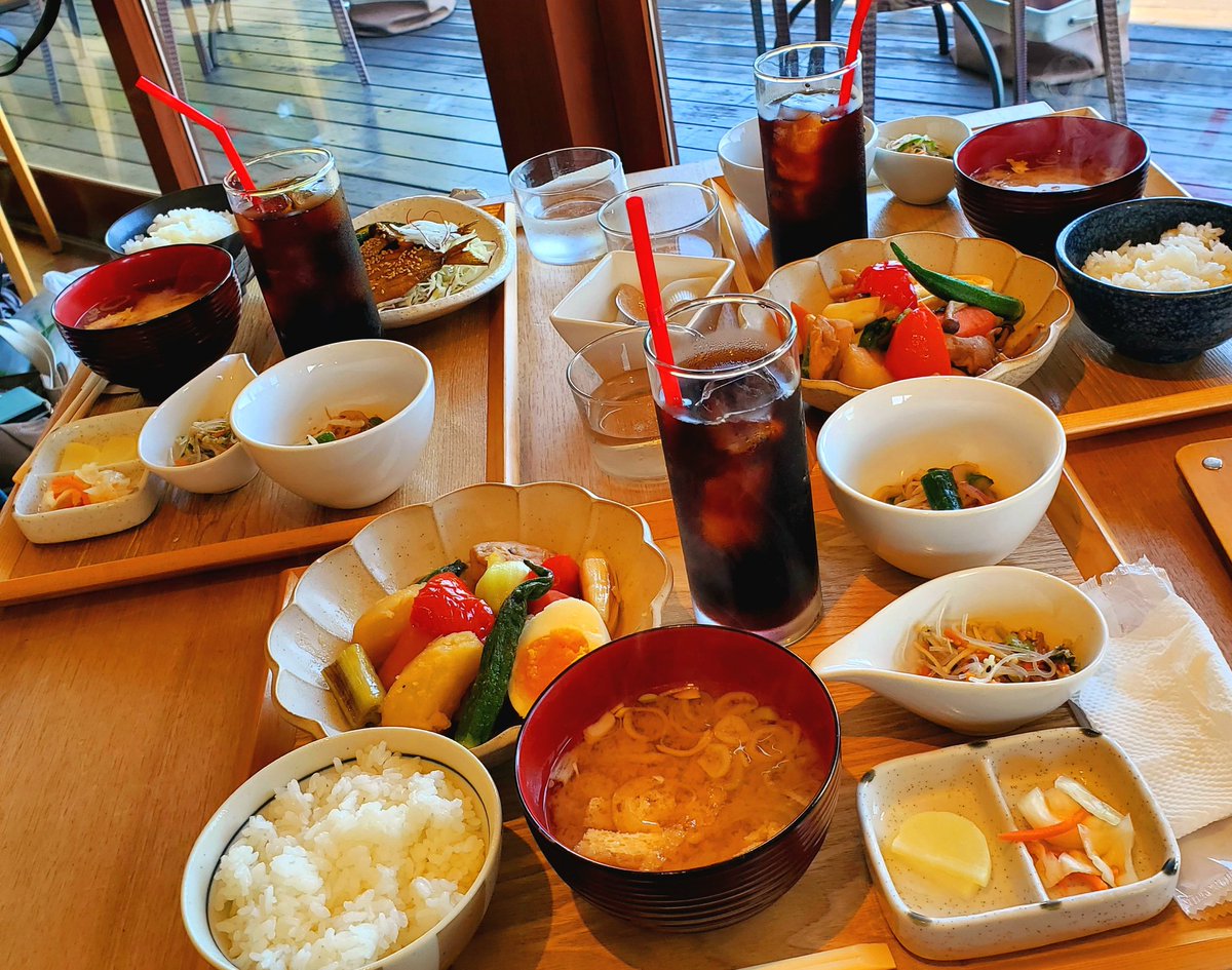 KADO21872631's tweet photo. 昨日は🎍角友のお二人と
行ってみたかった所
西蒲区にあるそら野テラスに
ランチへ✨️
お肉のランチを頂きました🍴
お肉もご飯も美味しくて
ご飯おかわりしちゃいました😋

先週の🎍横アリの話で盛り上がり
女子会楽しかった～☺️

敷地内にリクガメ発見‼️

#角松敏生
#そら野テラス 
#リクガメ https://t.co/QvOzqrgGuG