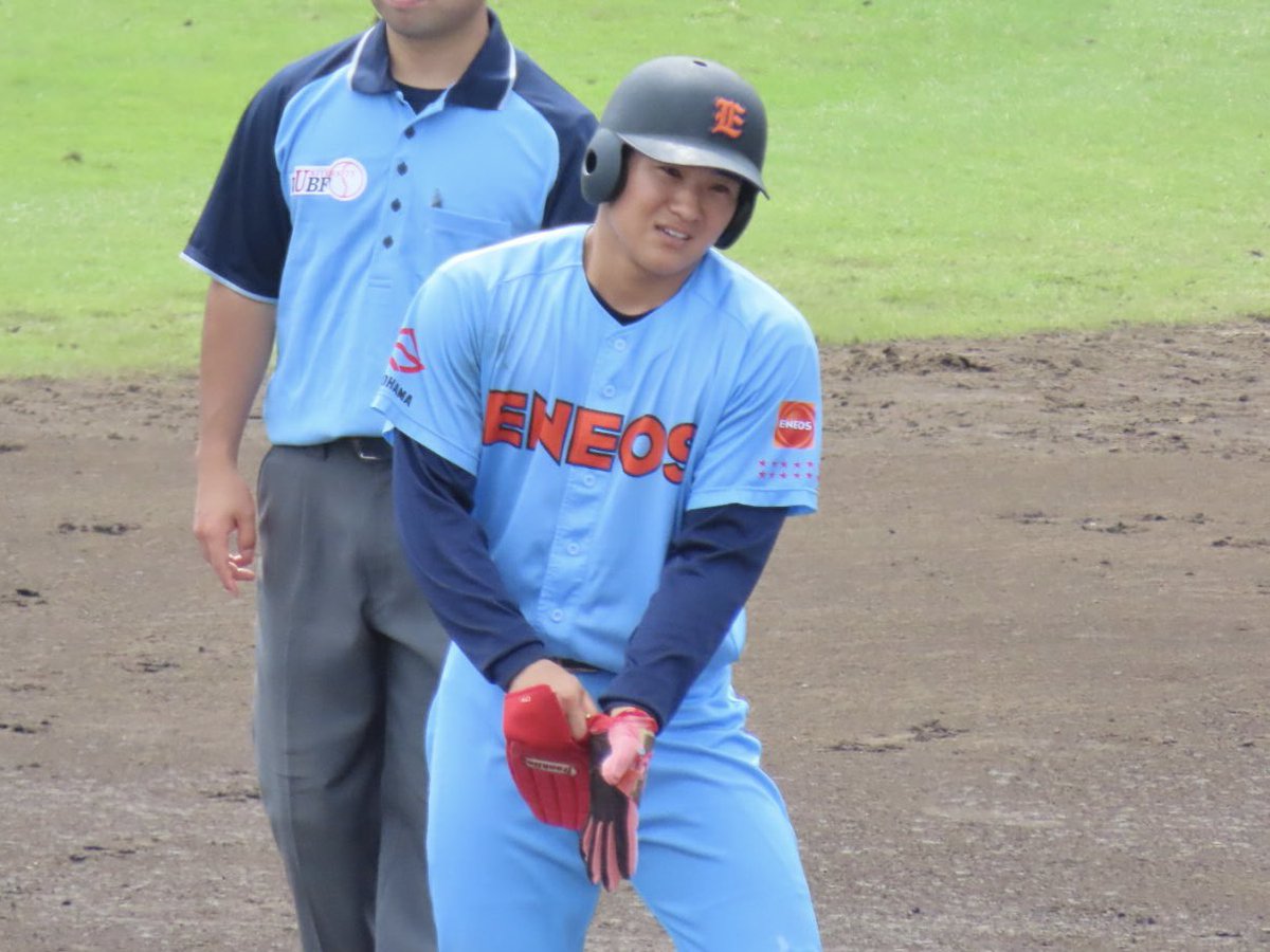 RT_DHJYGD's tweet photo. 侍ジャパン大学日本代表直前合宿🏟️ENEOSとの練習試合⚾️ENEOSの松浦くん🤩DHでないスタメンで見るのがかなり久々でうれしかった👻見事に2安打の活躍👏牽制死したことは言わないでおく🤪私は松浦くんの笑顔がかわいくて好き🥳日体大出身だし筋肉質でカッコいい🤣ユニフォーム下ダボダボ好きなのかな？🤔 https://t.co/ooPR9PR3Xd