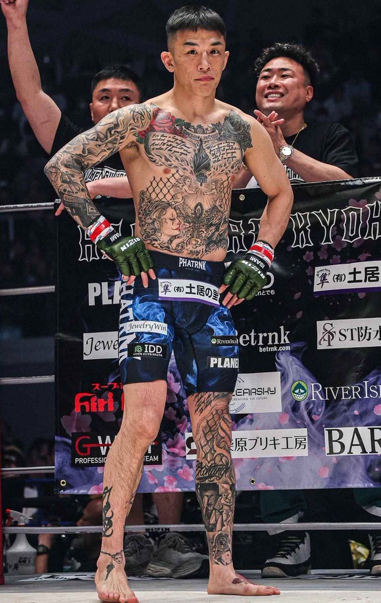 Gakunashi_001's tweet photo. これMMAルールでやったらどっちが勝つん？ https://t.co/0a4lb4Zt9k