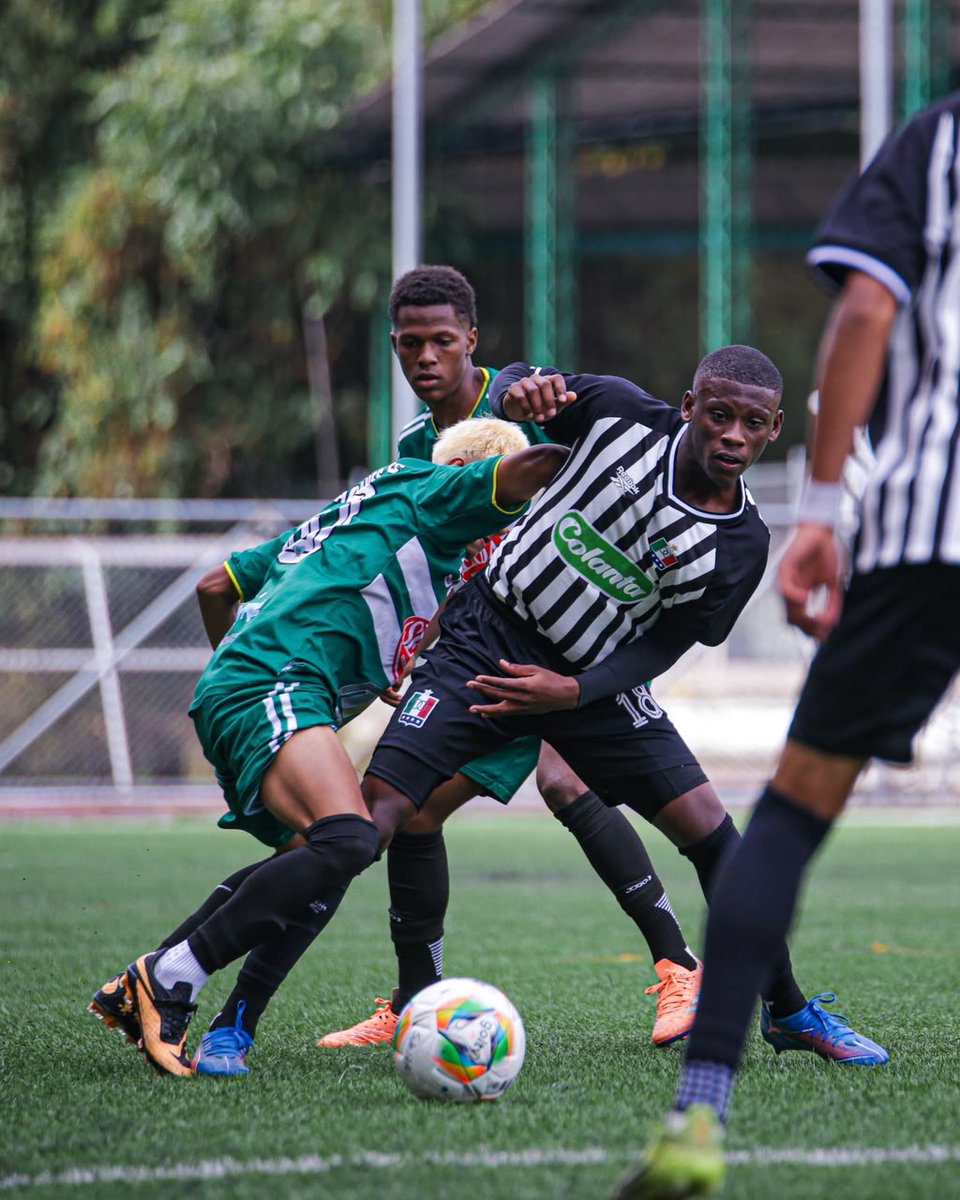 oncecaldas's tweet photo. Increíble victoria en el partido Sub-17A de hoy 🏆🏅
ONC 2 - 1 HUR

⚽️ Julián Valencia
⚽️ Mateo Henao

#OnceCaldasSub17 https://t.co/2H6ZCWcGBl