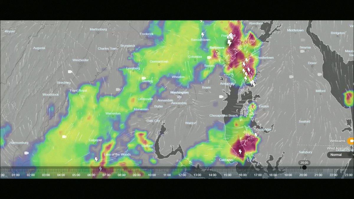 MMLL_o123's tweet photo. Heads up: The July 4 Freedom rally in DC is getting evacuated right now because of some serious weather heading our way. Not sure if the celebrations will kick off again later tonight. https://t.co/UwFb20jT14