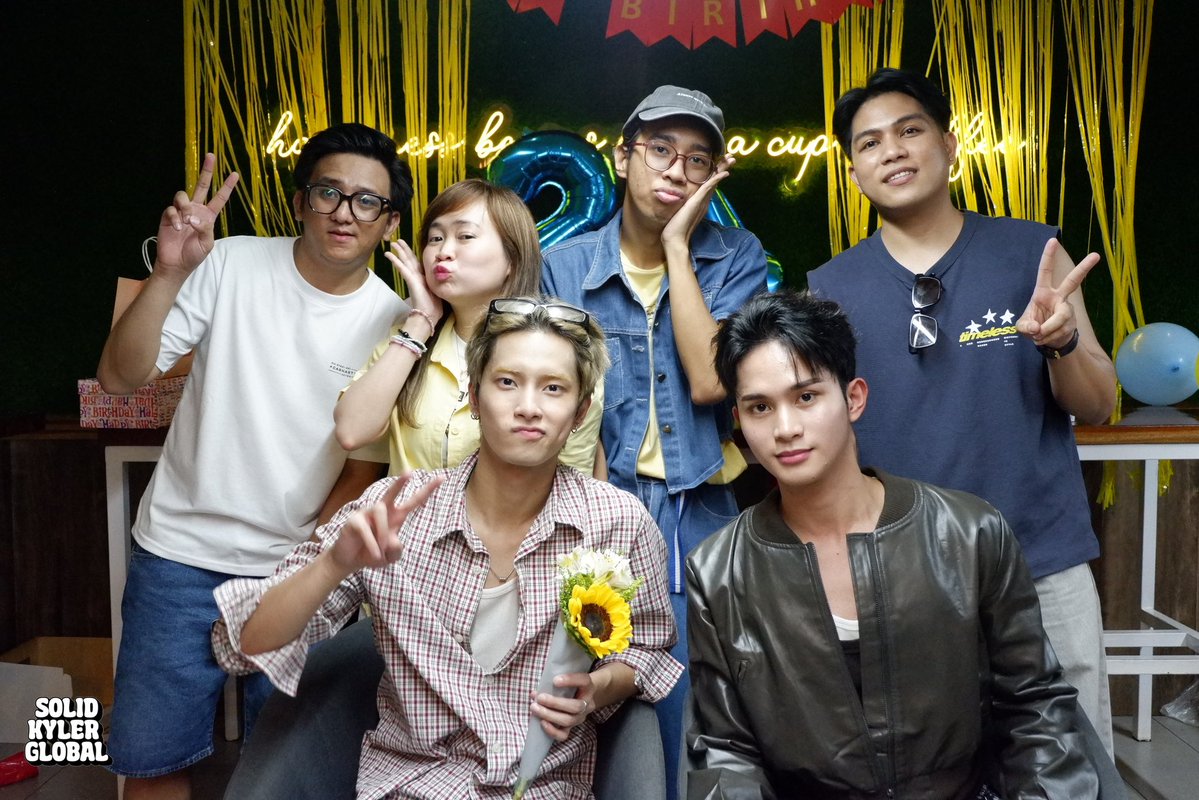 SolidH7NKyler's tweet photo. [🌟]

Celebrating Kyler wouldn’t be the same without all of you. Thank you for all the love and support ! 💙💛

HORI7ON KYLER 24K DAY 

#KYLER24kBirthday 
#HORI7ON_KYLER 
#HORI7ON #호라이즌 
@HORI7ONofficial https://t.co/XjdF3n7kdK