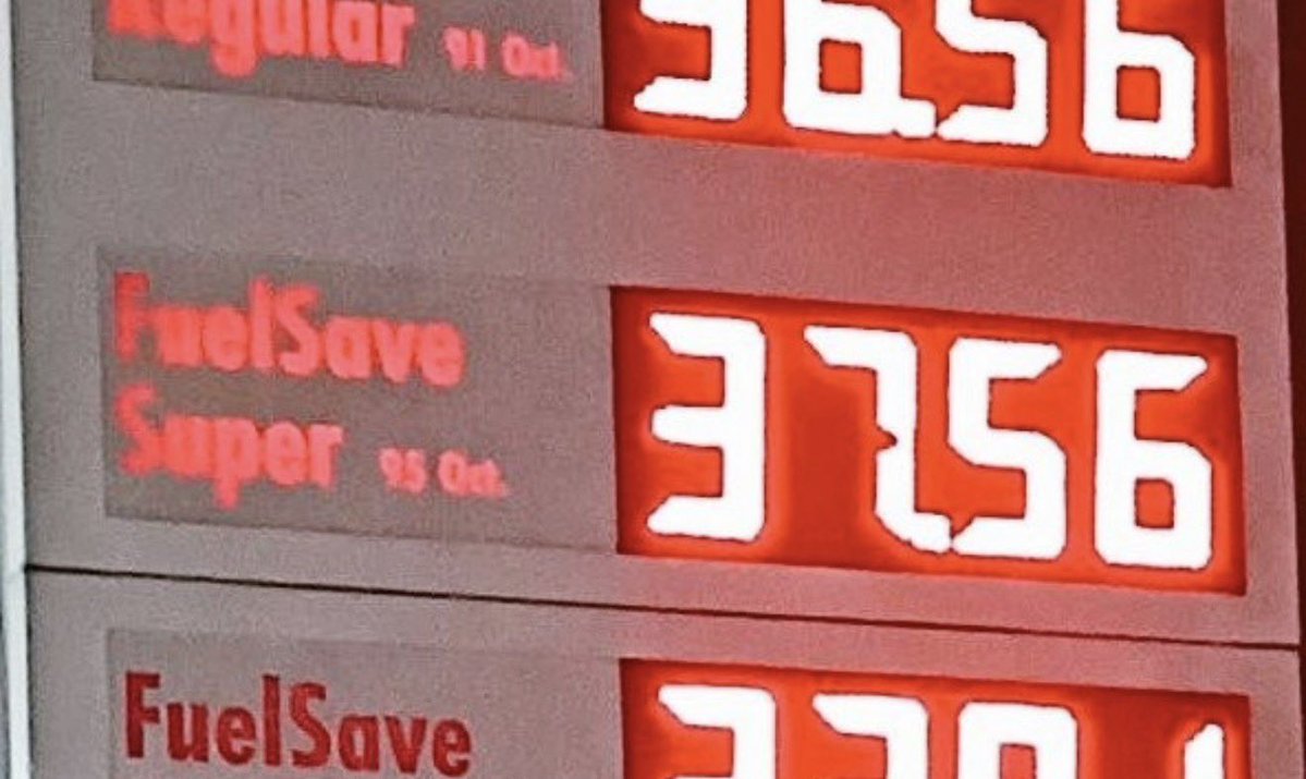 TodaNoticia's tweet photo. ¡Finaliza subsidio temporal! Combustibles regresarán al precio total https://t.co/uNTcvsTAAn #subsidio #Combustibles #precio #MEM #todanoticia https://t.co/xtgGL3wgaK