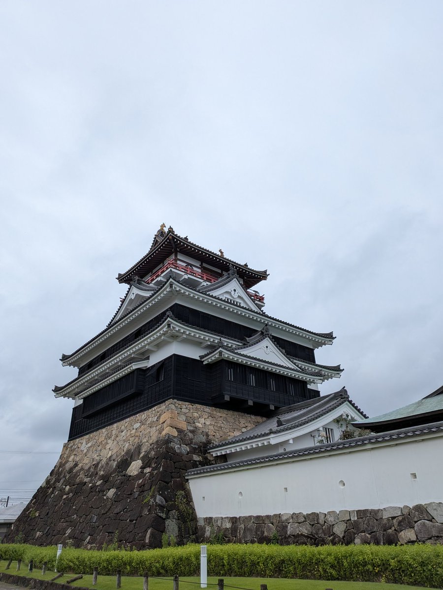 kakefu_31's tweet photo. 本日の清洲城🏯☁
朝市やってます😊 https://t.co/0HZEusQvvC