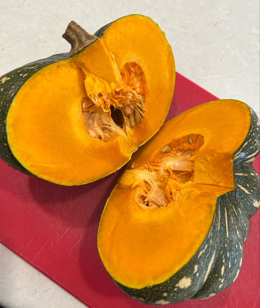 OliviaQLD's tweet photo. I also just cut open a pumpkin is picked before I went away and it’s perfect 👌 
Making some soup 🎃 https://t.co/ybhziW5GFy