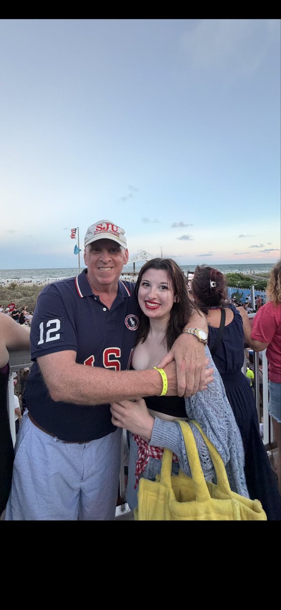 garthwilliam24's tweet photo. Isle of Palms SC The Windjammer 250th.
My daughter Chelsea and I. https://t.co/CsGRpfYIln