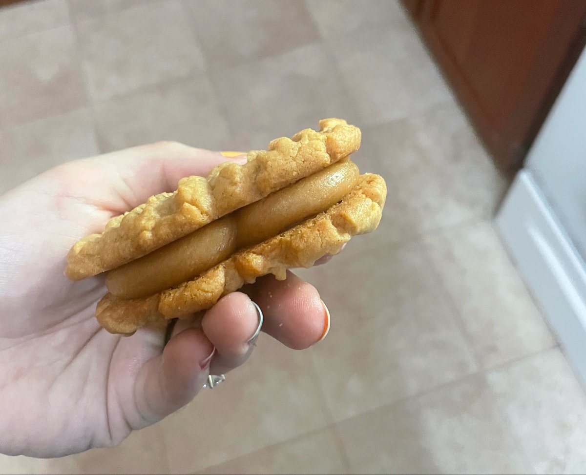 KittyBombBee's tweet photo. Made some fat ass nutter butters 🥜 https://t.co/m37dZRGbf0