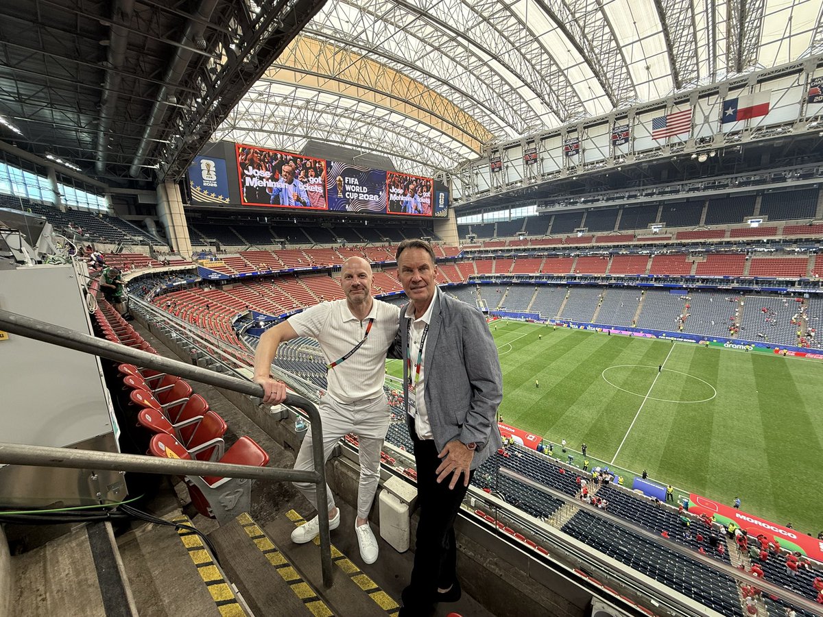 GlennDavisSoc's tweet photo. Houston’s execution of 7 matches at Houston Stadium was fantastic! 👏🏻👏🏻👏🏻

Having had the  privilege of calling all 7 matches with Paul Walker I can only say the matches, fans, players and all involved were amazing.

One more in LA.

#HoustonWorldCup #SoccerMatters https://t.co/Q8bUuh79d1