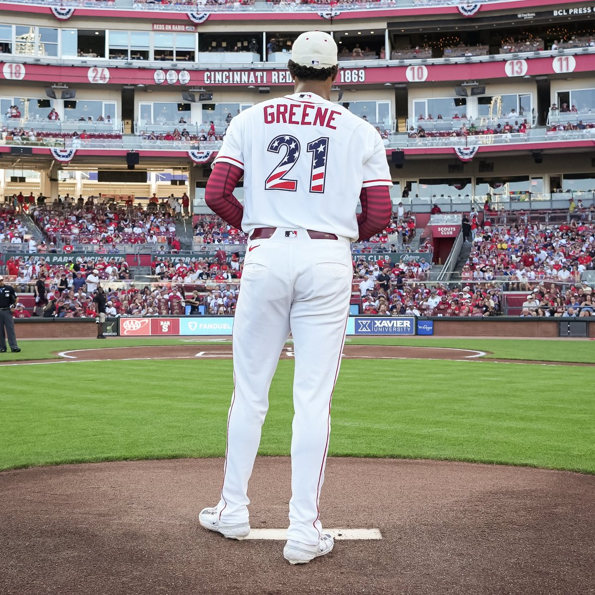 CBoxSports's tweet photo. Hunter Greene is done after just 3-1/3 innings. His line:

3.1 IP, 7 H, 8 R, 4 BB, 7 K https://t.co/wVbprokngK