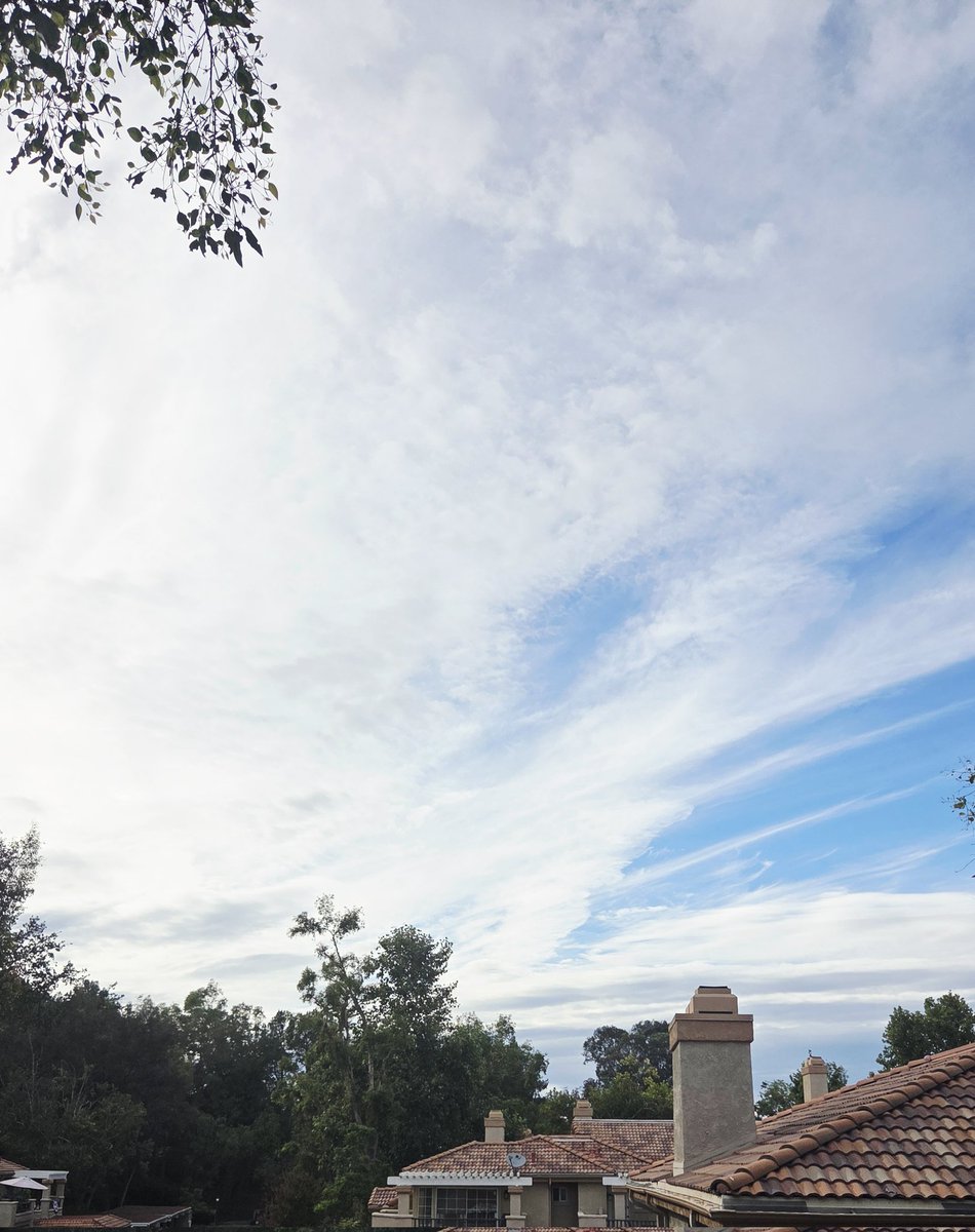LShell1921's tweet photo. @PaulGoldEagle We've had clouds all day with tiny patches of rain fall. Currently the clouds are clearing and very beautiful https://t.co/JQcZlxXjmi