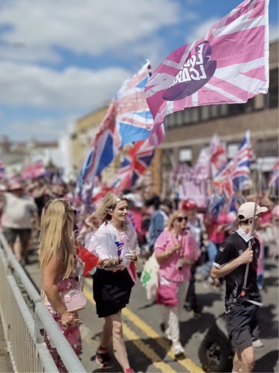 liz_churchill10's tweet photo. The Pink Ladies of Britain are protesting…as they demand what the Politicians WILL NOT DO…END the ILLEGAL IMMIGRATION…

KEEP GOING PATRIOTS 🇬🇧 https://t.co/26yZeprxr6