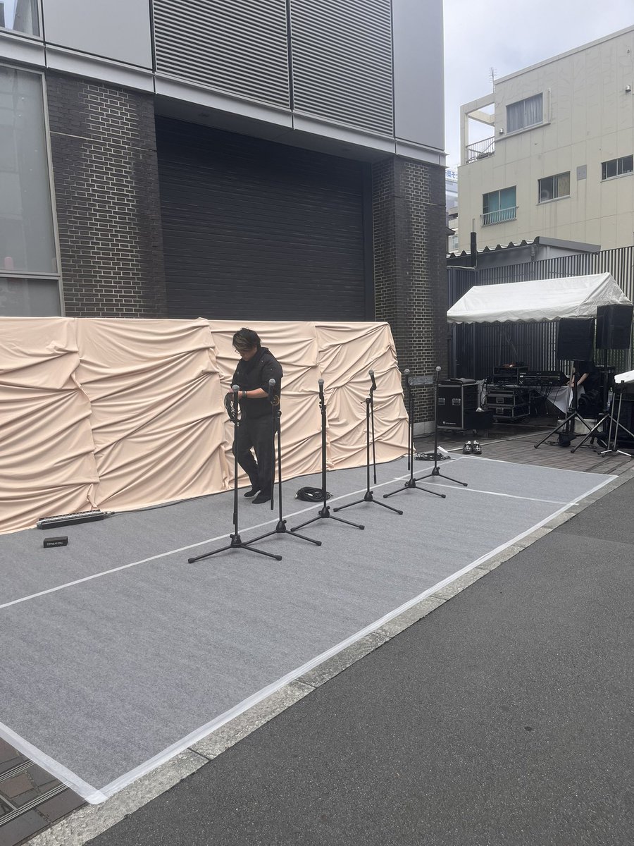 cube_xxx_'s tweet photo. 下町七夕まつりステージ準備中なわけで。 https://t.co/qnw5PoV0RX