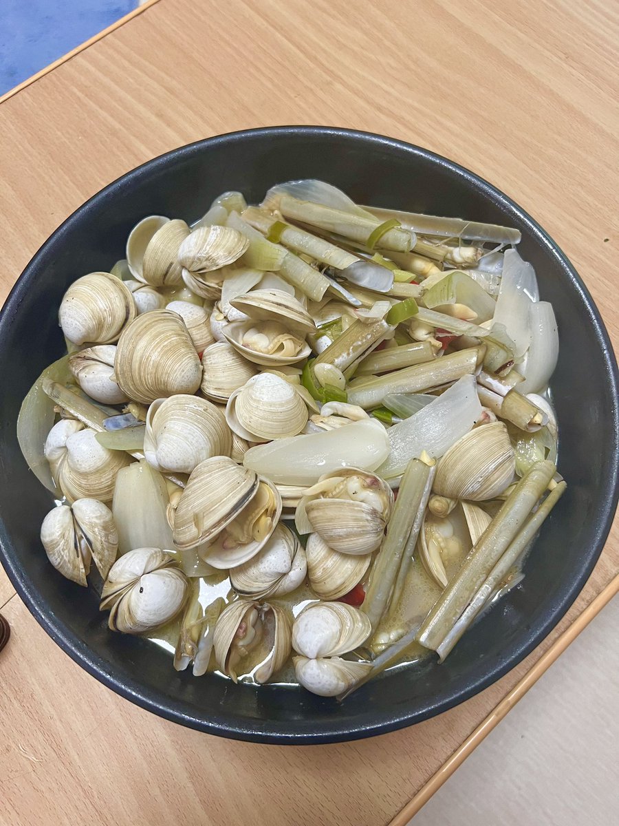 jaemoo0220's tweet photo. 버터와인넣고 술찜 https://t.co/NltenFNAXm