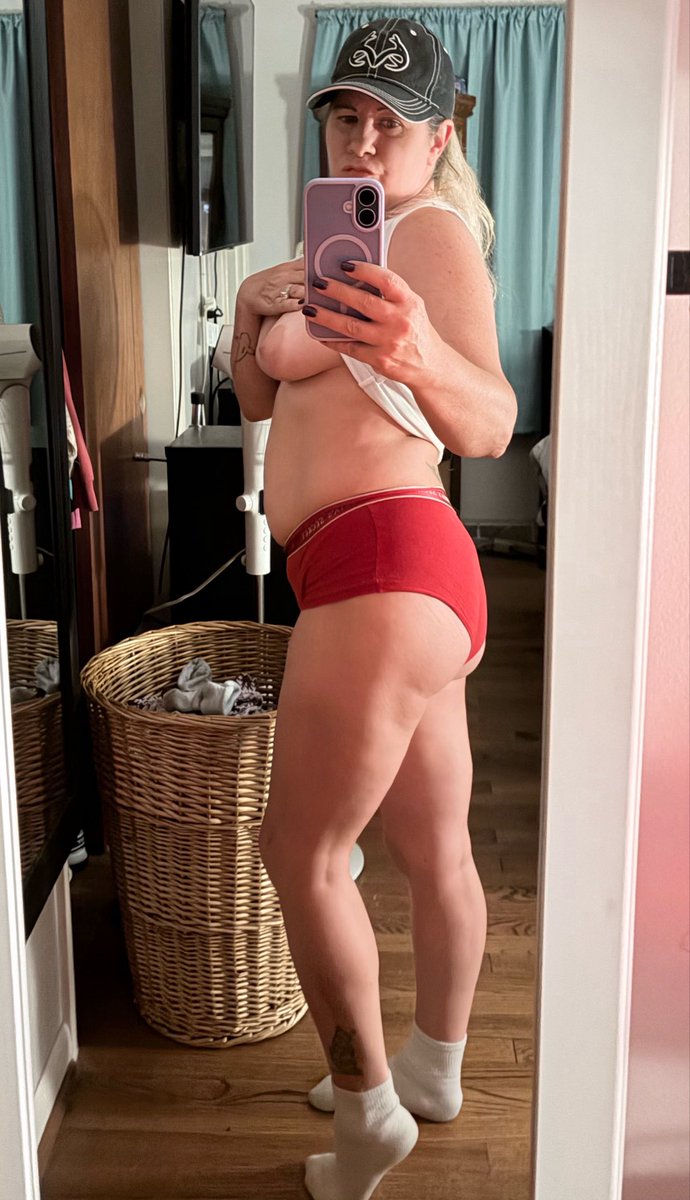 FapHerButthole's tweet photo. @WomenOfOnlyFans https://t.co/oPhBuZANsk