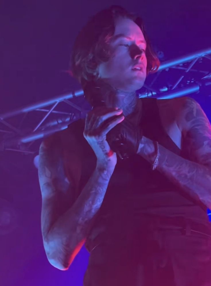 badlandsomens's tweet photo. Get Noah'd https://t.co/z3vmlEEGyA