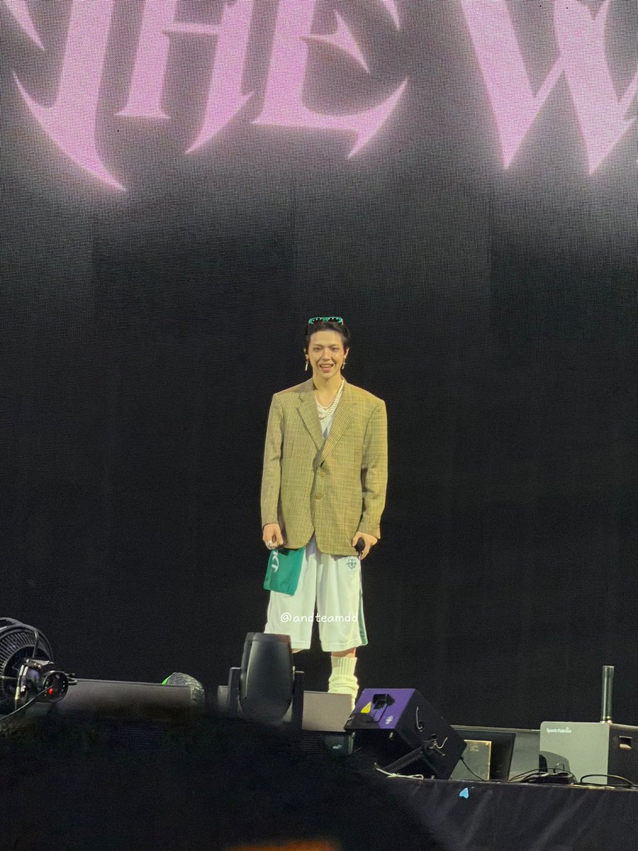 andteamdd's tweet photo. 7/4 첫콘 니콜라스 사첵 https://t.co/bYwUVSvAnh
