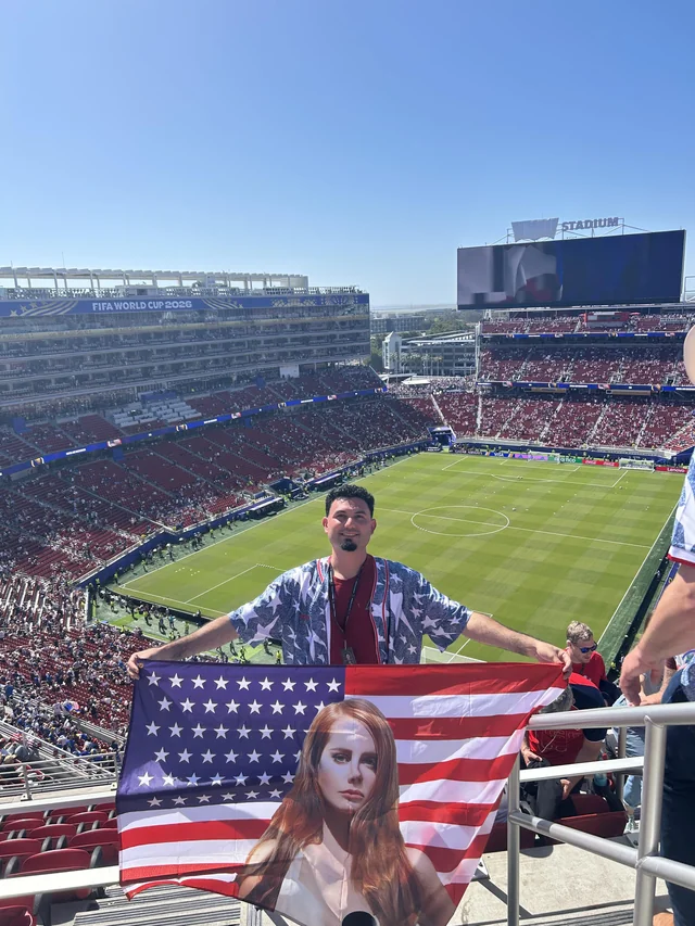 QUEENP0P's tweet photo. This dude has his priorities straight. Happy 4th of July https://t.co/PGTzf6WT26