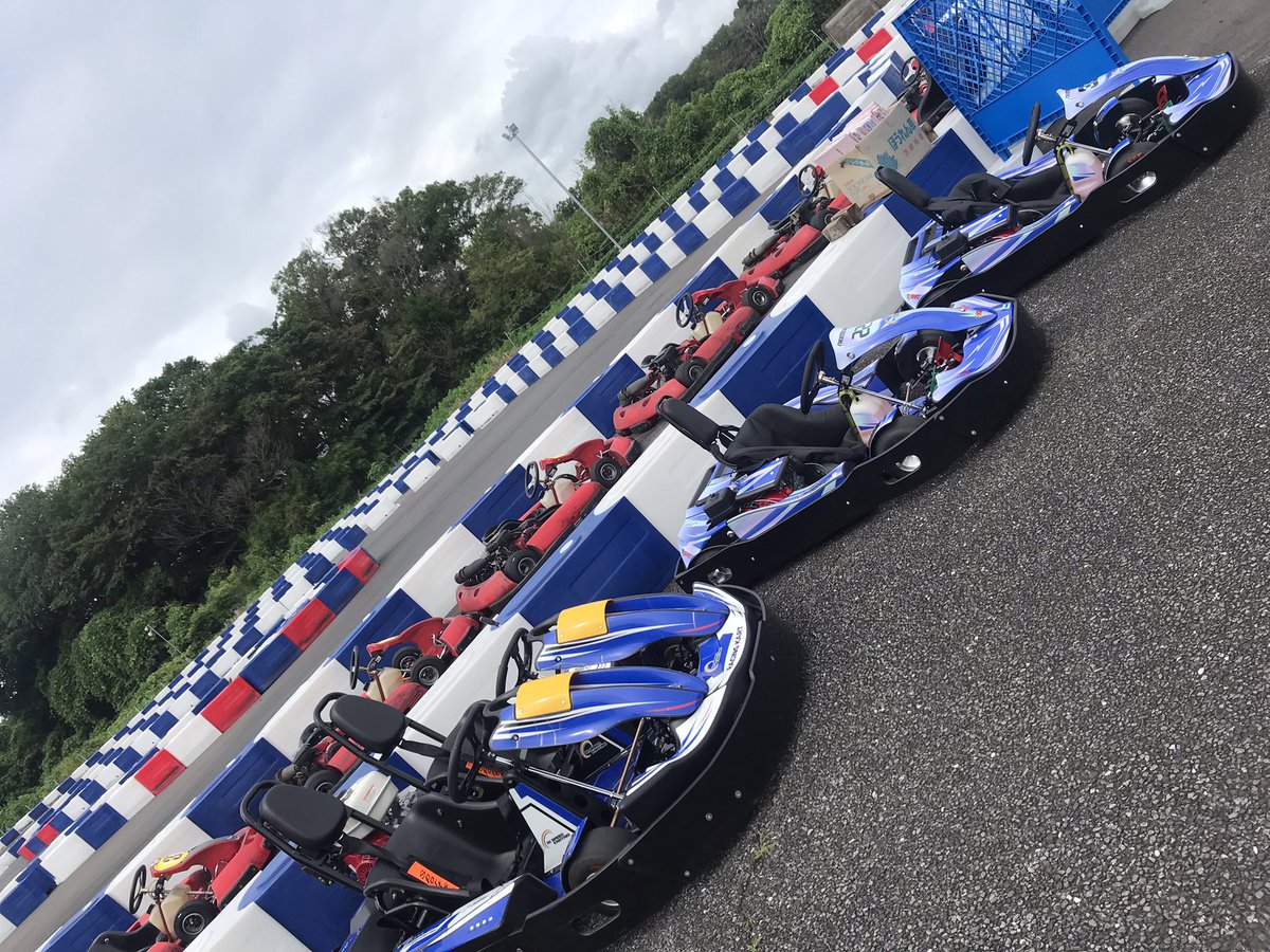 R1SPEED_24's tweet photo. ◇R1営業案内◇
7月5日(日)
⏰️10:00~22:00⏰️
OPENから一般走行可能🙆🏁
※受〆21:00
本日もNEWマシン達がお待ちしてます😉
#新しい仲間導入しました 
#ジュニアカート
#2人乗りカート https://t.co/UOcOTNuLX3