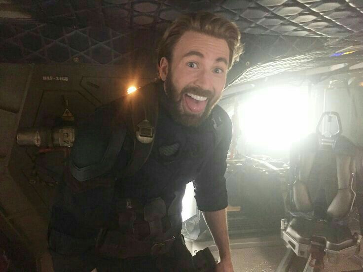 emrissmoth's tweet photo. Happy Birthday to this absolute dork 🎂🎉🥳 I swear he's the same age as this country, after all he shares birthday with the U.S https://t.co/yZRA0rIW6t
