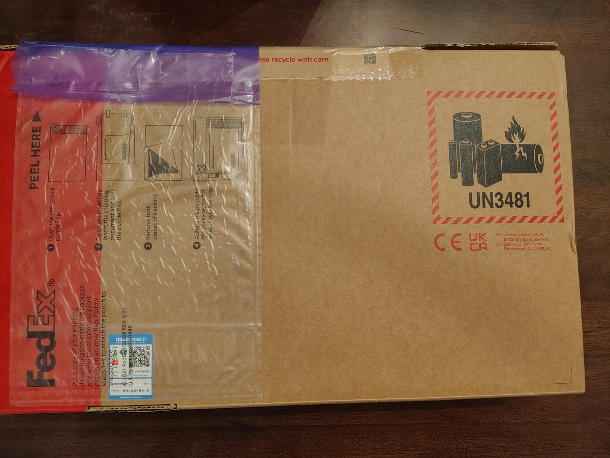 goretsky's tweet photo. And here is the other side of the box, minus a shipping waybill.  Still wondering about what's inside…

#LenovoIN #ThinkPad https://t.co/GS9MrUZETB