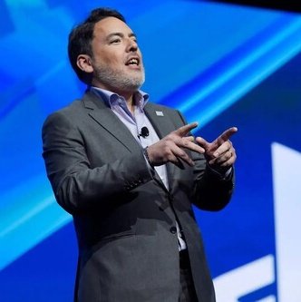 YoleoAndGames's tweet photo. 🚨 EL EXPREDIDENTE DE SONY NO VE LÓGICO QUE PLAYSTATION FINALICE EL FORMATO FÍSICO EN 2028🚨

El ex-presidente de SIE, Shawn Layden no ve sensato acabar con el formato físico de PlayStation.

▪️ "La idea de poder seguir comprando un juego de PlayStation 4, meterlo en la máquina y jugar era importante. No quieres dejar atrás a esas personas".

PD: El actual director de Sony será recordado como la persona que acabo con los derechos de sus consumidores. #Playstation #PS5 #PS6