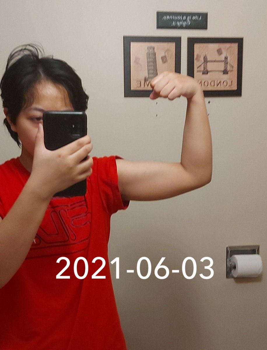 potchibuko's tweet photo. 2 years and 7 months on T

- Lots of hair mainly on lower body
- hair texture is different (more curly)
- bigger appetite 
- HOLY physical strength 
- lower voice
- rougher skin
- thicker hands https://t.co/jwEFgtPttt