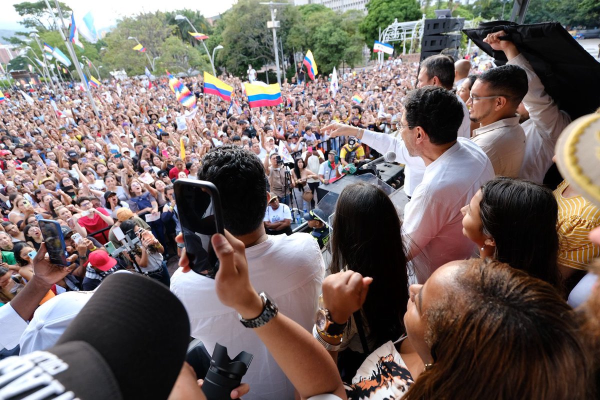 jorgerojas2022's tweet photo. Hoy arrancó la oposición con opción de poder territorial. 

Iván Cepeda regresó al Valle del Cauca donde ganó las elecciones con más de 1.400.000 votos con los que se pueden disputar la gobernación del Valle del Cauca y la alcaldía de Cali para el progresismo.

Hoy en Cali @IvanCepedaCast señaló el camino de la oposición al gobierno entrante, explicó su convocatoria a la desobediencia civil y reafirmó la opción de ganar el poder local en las elecciones territoriales del 2027.