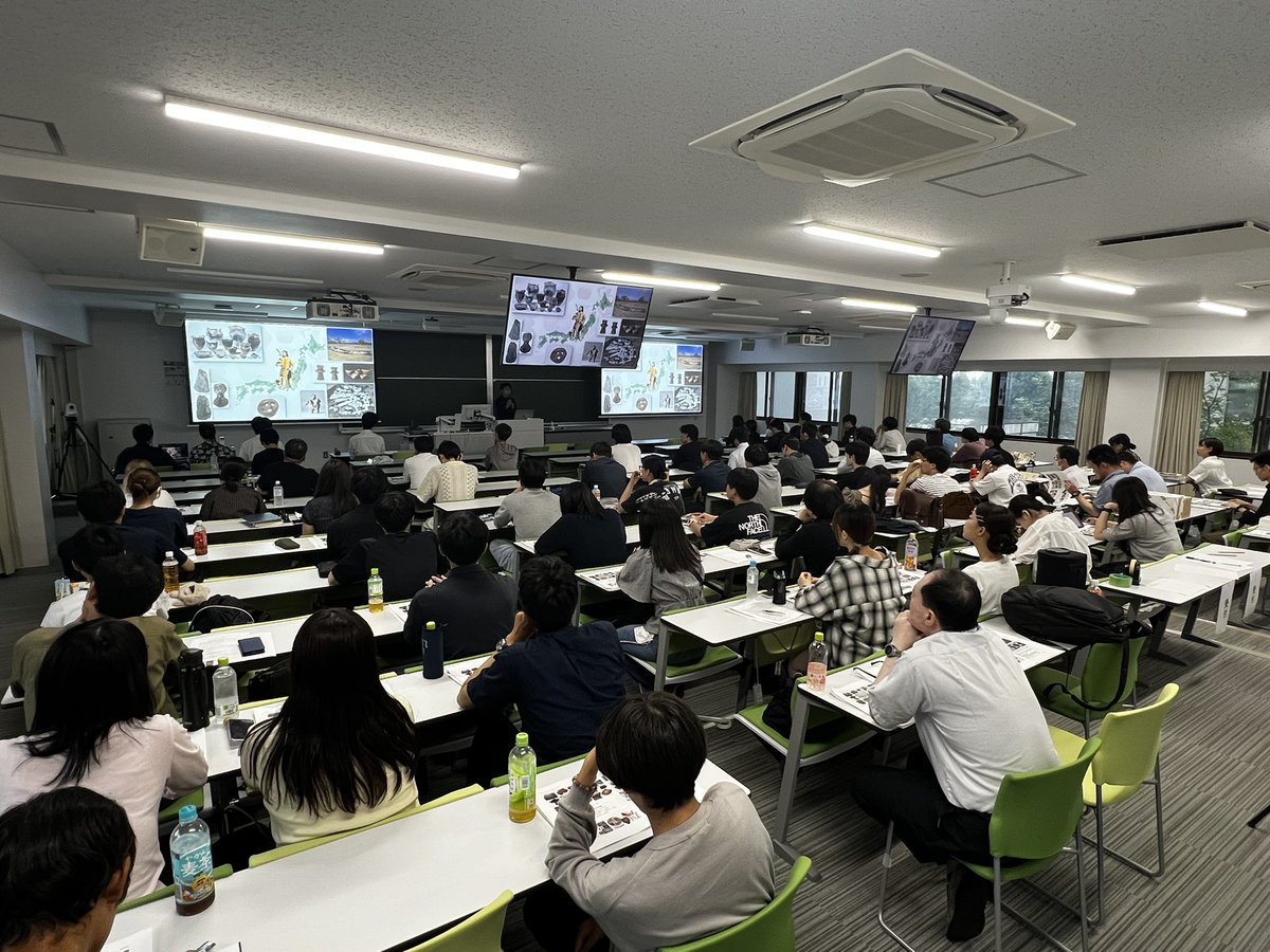 Rits_Arc_'s tweet photo. 昨日は、毎年恒例の第27回立命館大学考古学談話会が立命館大学衣笠キャンパスにて開催されました。
本学出身で各地で活躍される方々3名にご講演いただきました。専攻生も多く参加し、多くの学びが得られたと思います。 https://t.co/OXFQbXzXoZ